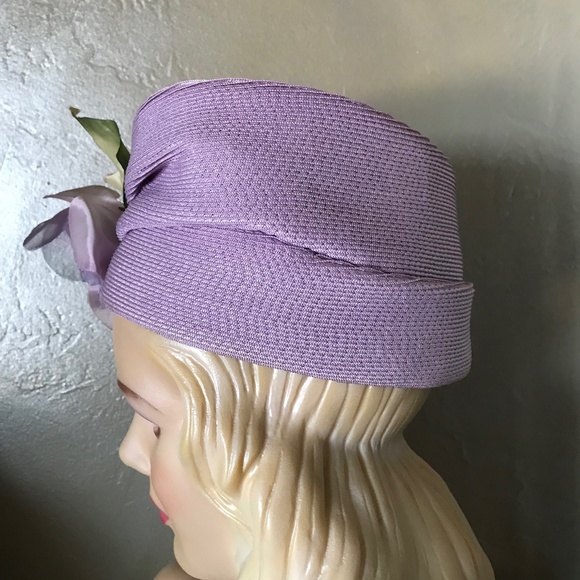 FABULOUS VINTAGE LAVENDER STRAW HAT WITH LARGE FABRIC FLOWER AND LEAVES main image 7